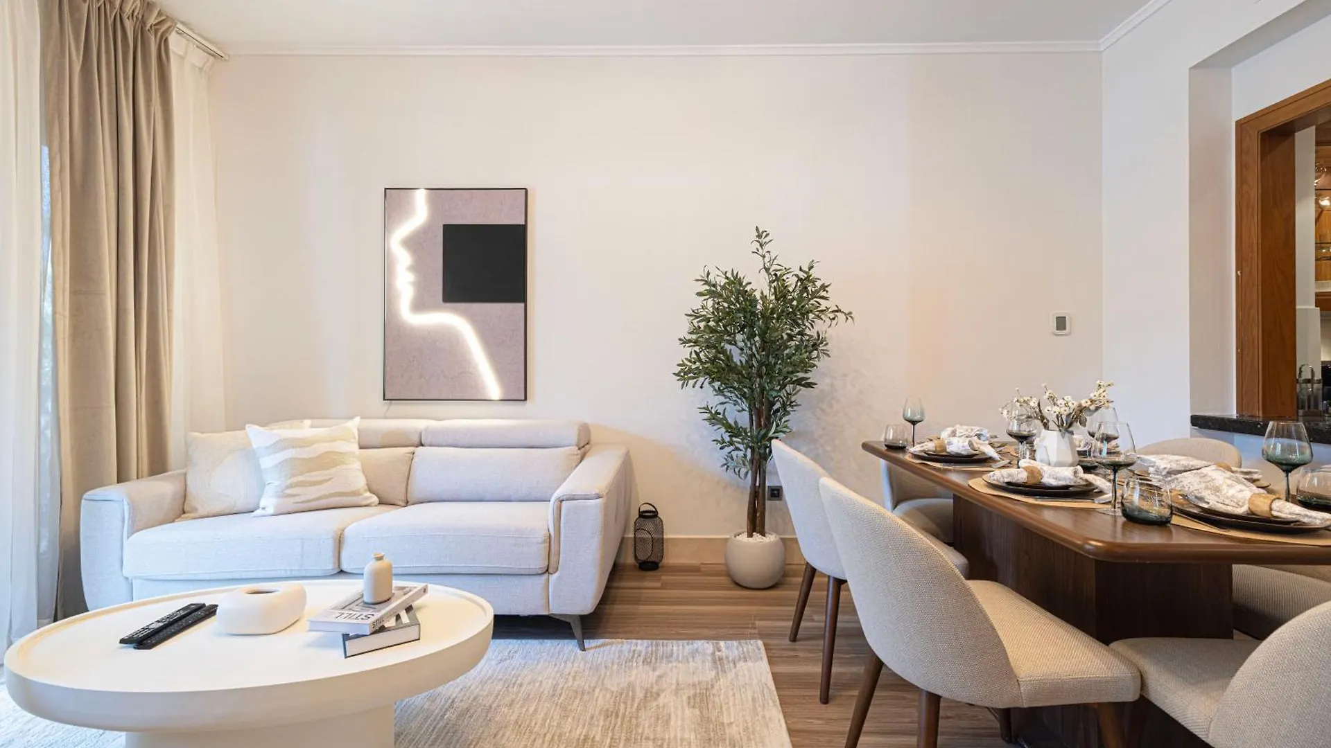Luxury 2Br Apartment In Downtown Dubai Burj Khalifa View Walk To Dubai Mall By Aya Boutique