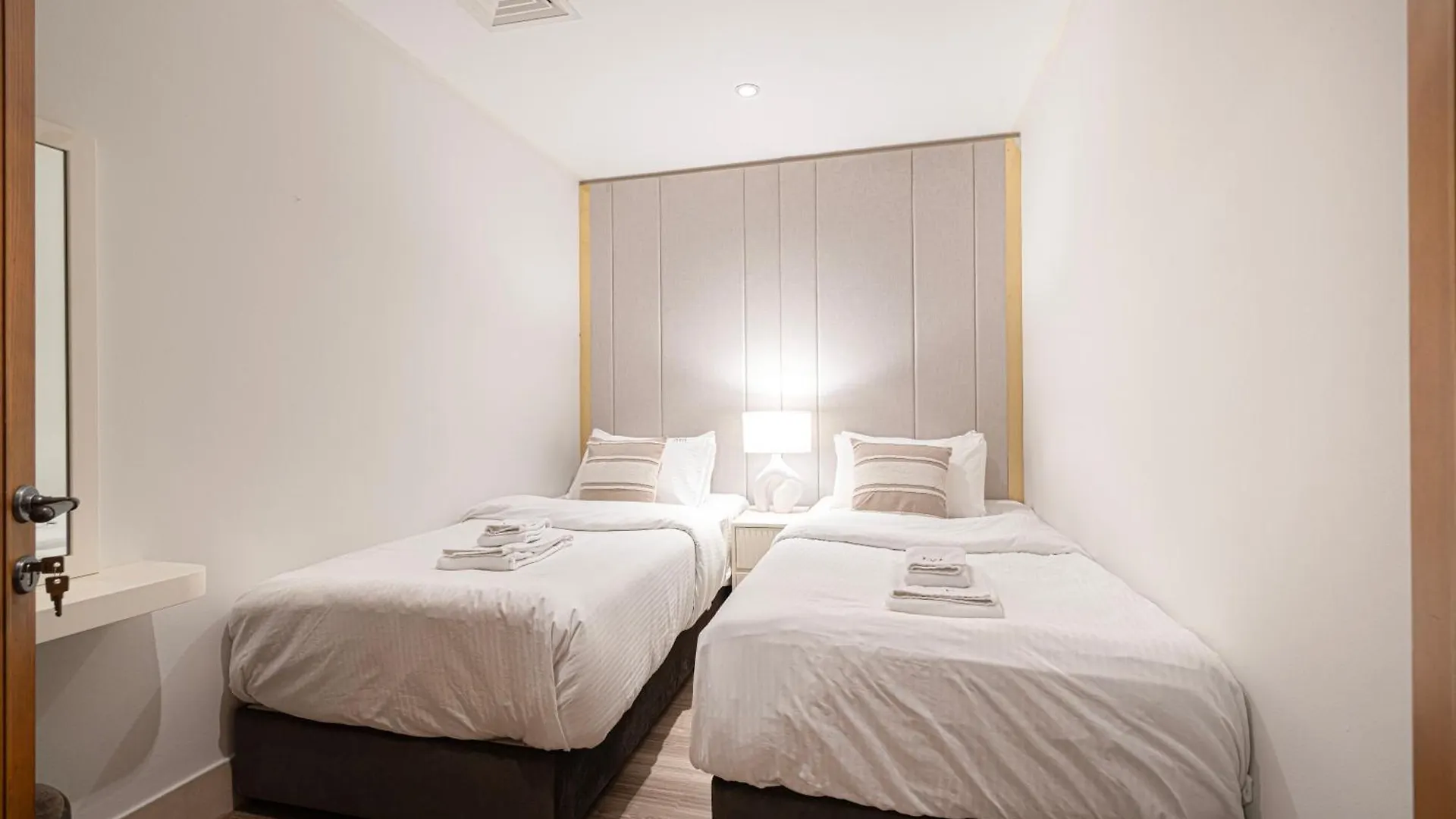 Luxury 2Br Apartment In Downtown Dubai Burj Khalifa View Walk To Dubai Mall By Aya Boutique
