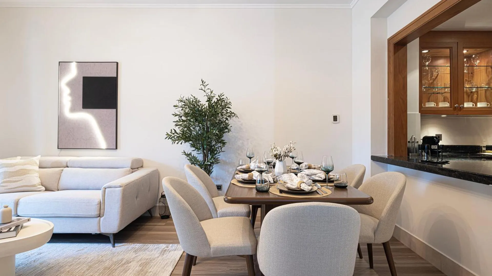 Luxury 2Br Apartment In Downtown Dubai Burj Khalifa View Walk To Dubai Mall By Aya Boutique United Arab Emirates